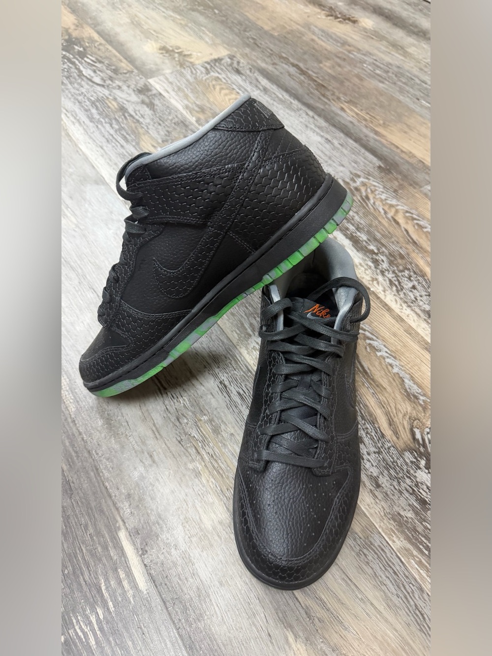 Nike Dunk Mid Premium “Headless Horseman”